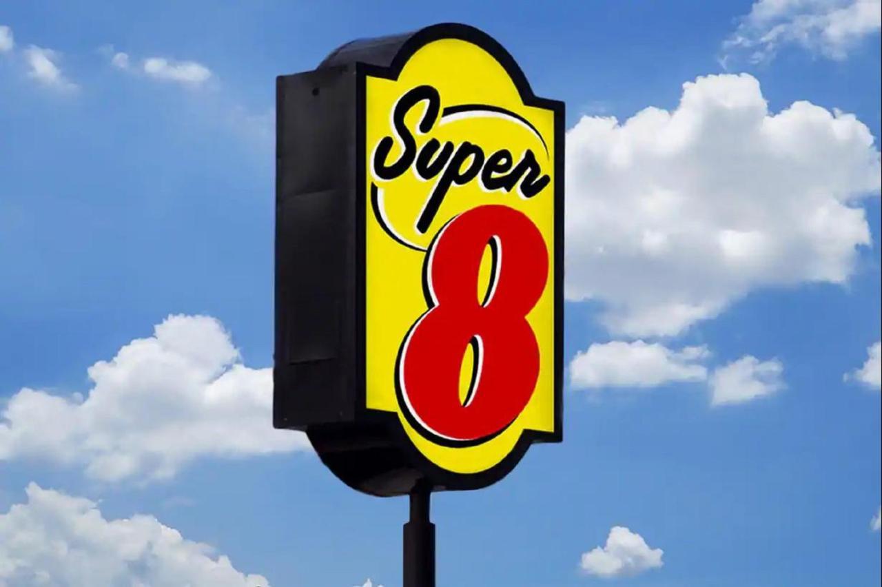 Super 8 By Wyndham Moosonee Hotel Exterior photo