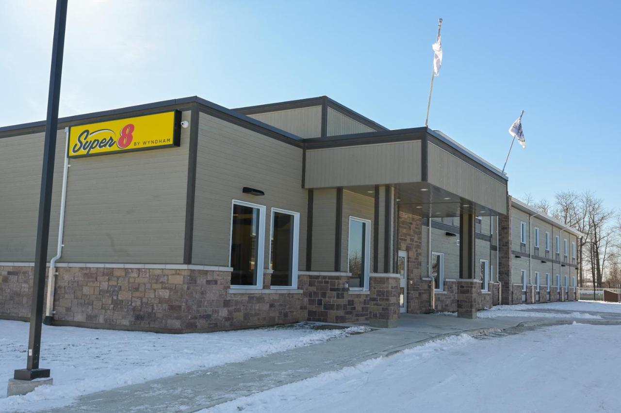 Super 8 By Wyndham Moosonee Hotel Exterior photo