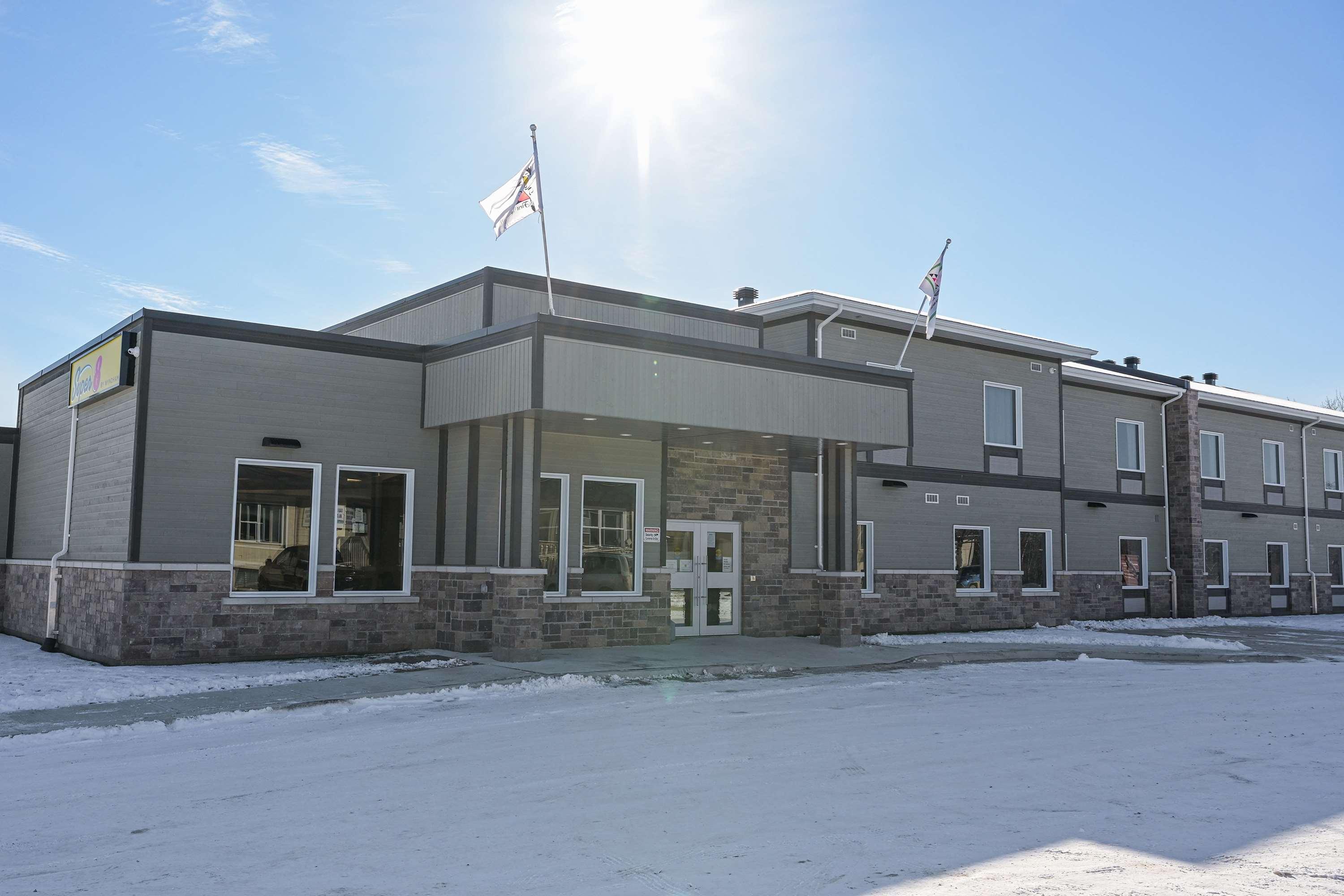 Super 8 By Wyndham Moosonee Hotel Exterior photo