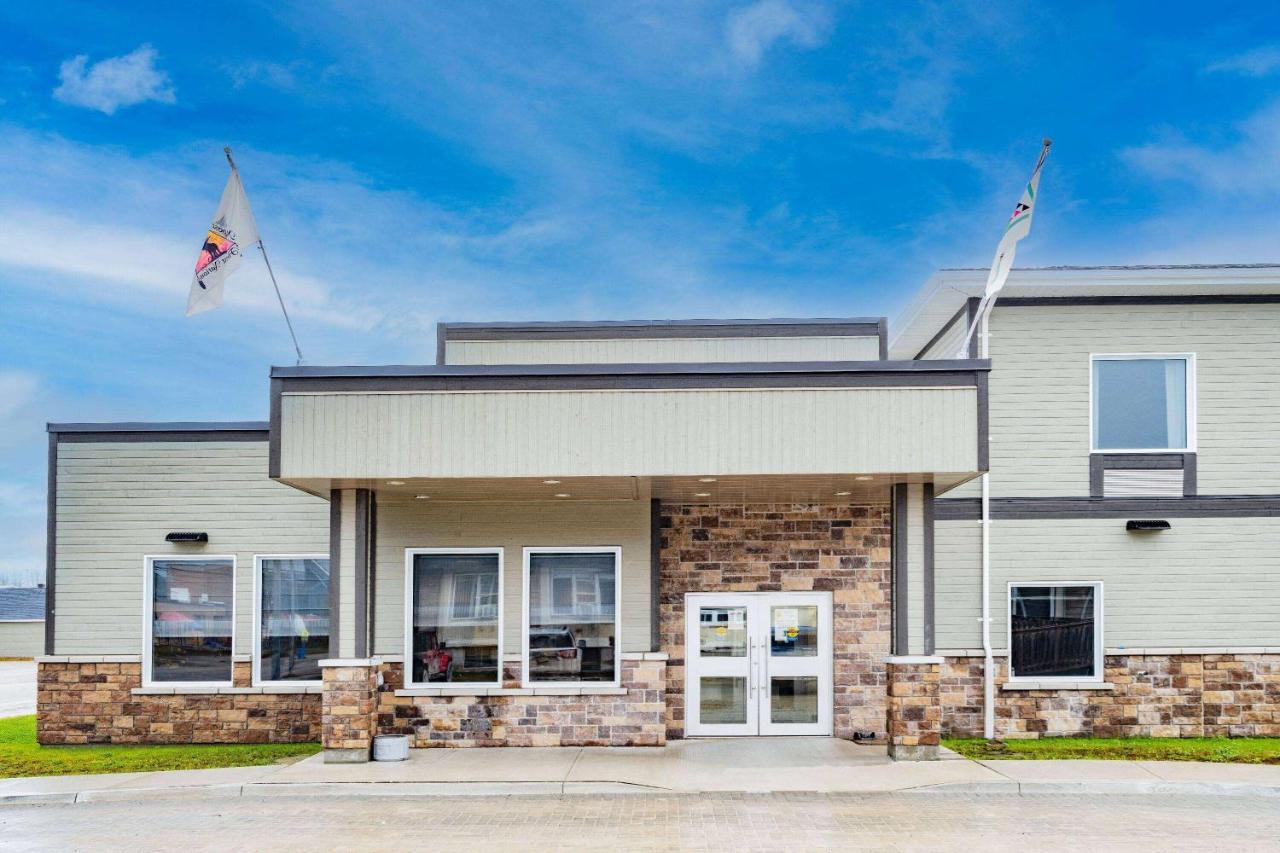 Super 8 By Wyndham Moosonee Hotel Exterior photo