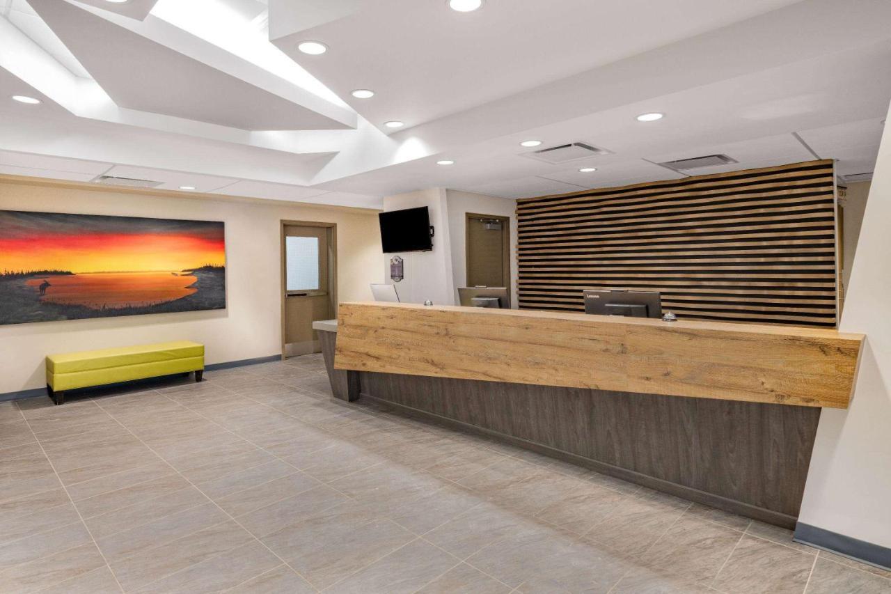Super 8 By Wyndham Moosonee Hotel Exterior photo
