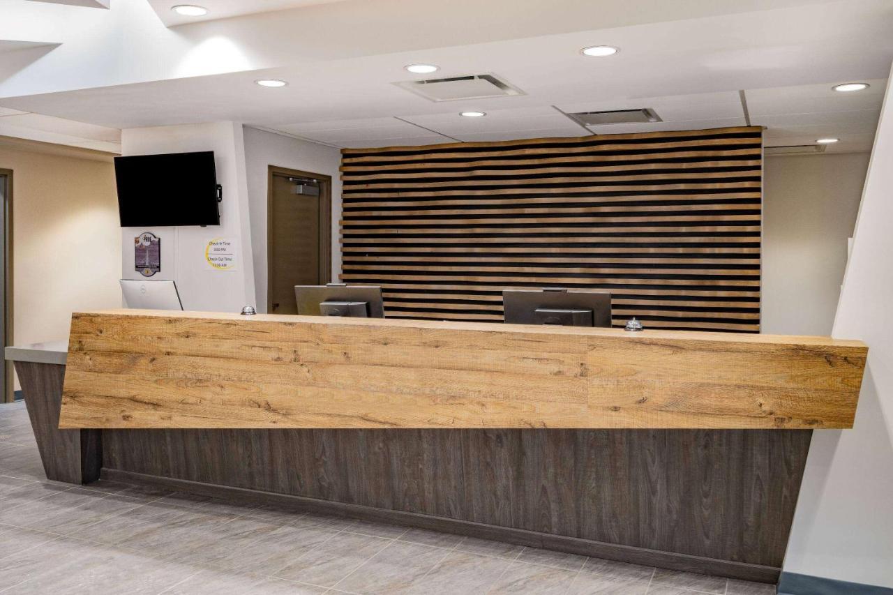 Super 8 By Wyndham Moosonee Hotel Exterior photo